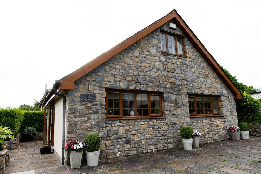 Отель The Anchorage & The Tackleshed Llancarfan Номер фото